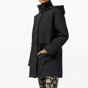 Lululemon athletica Hooded Rain jacket nylon multi pockets sz 6 good used black